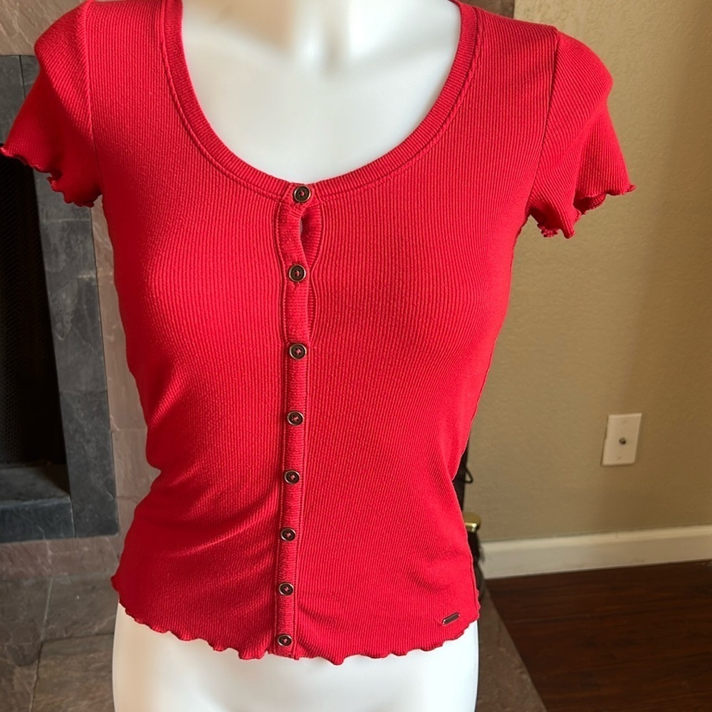 Hollister women’s button up short sleeve shirt, top small red - Picture 1 of 4